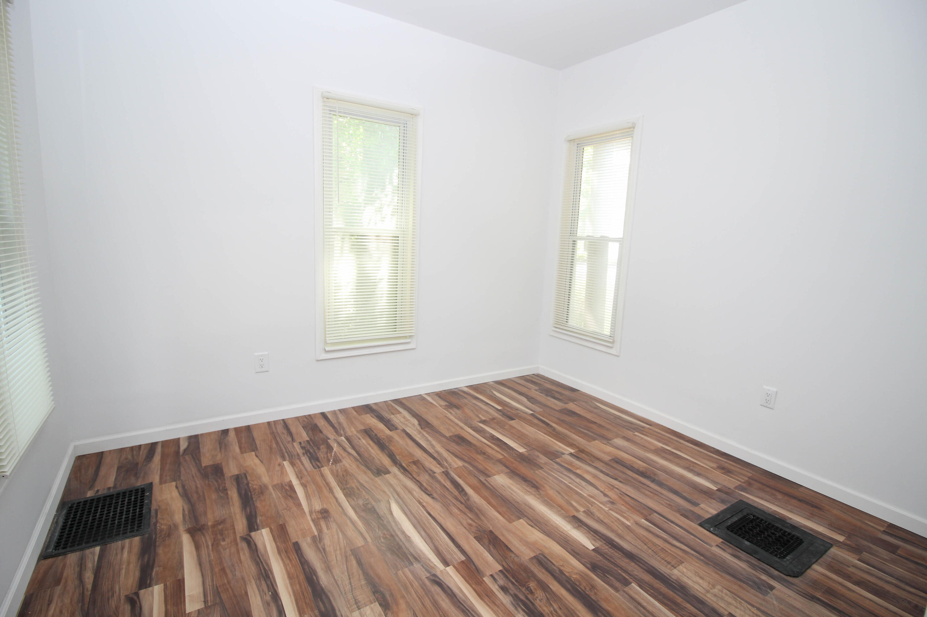 188 East Michigan Avenue Three Rivers, MI 49093 - Photo 9 of 22 E Michigan-9