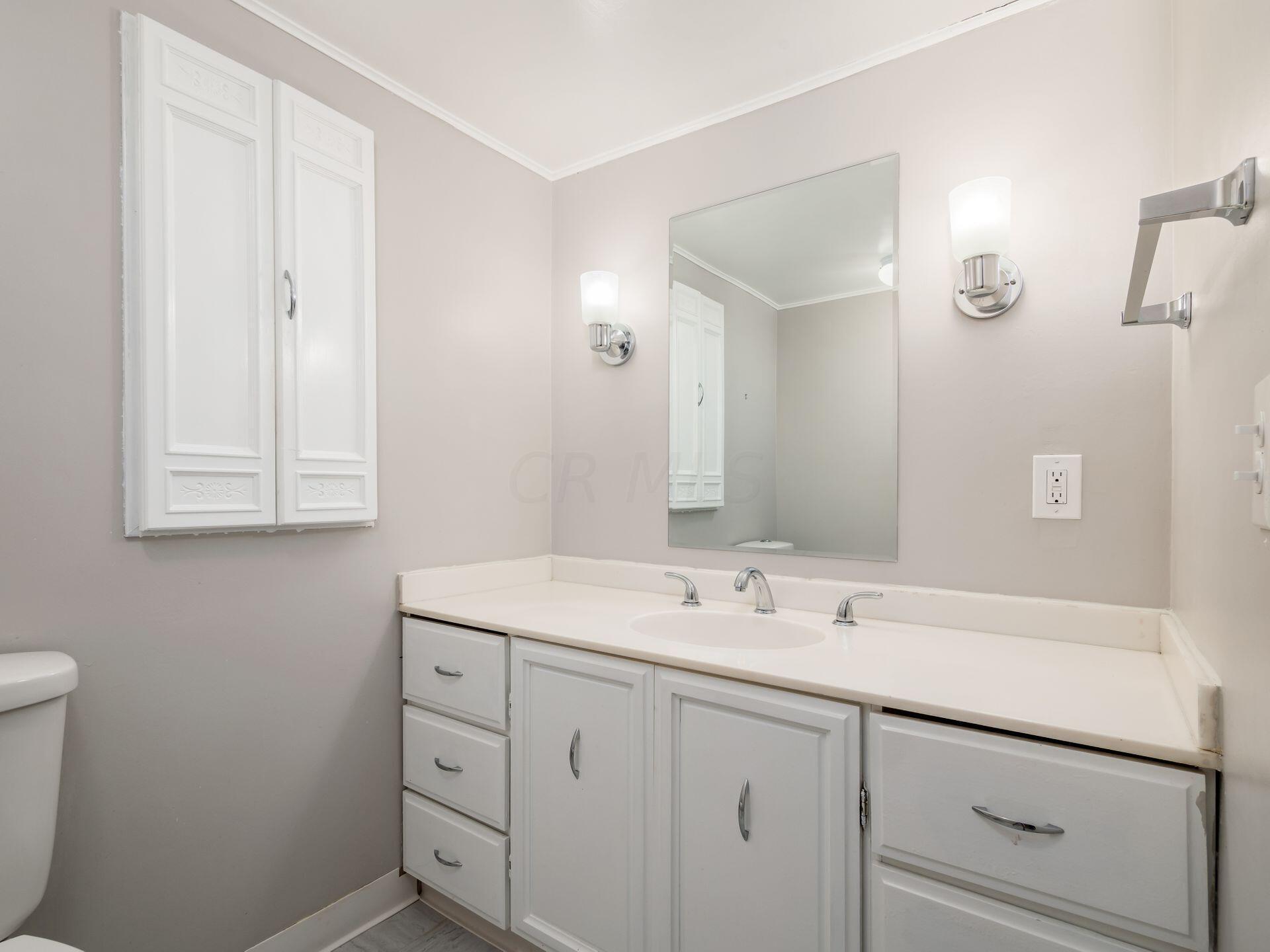 2800 Elginfield Road Columbus, OH 43220 - Photo 16 of 48