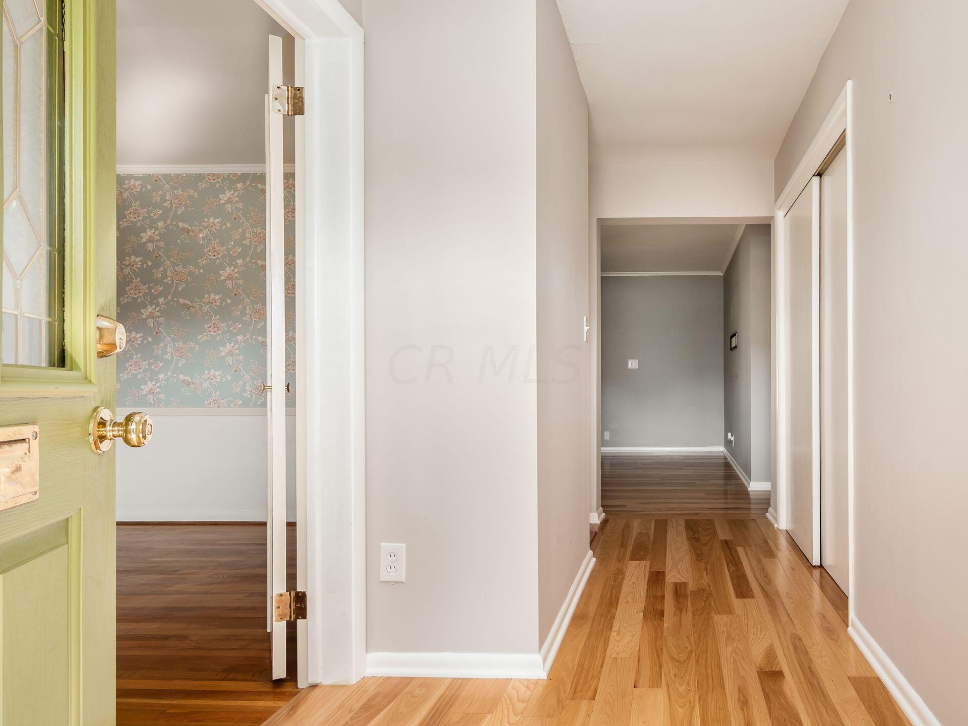 2800 Elginfield Road Columbus, OH 43220 - Photo 4 of 48