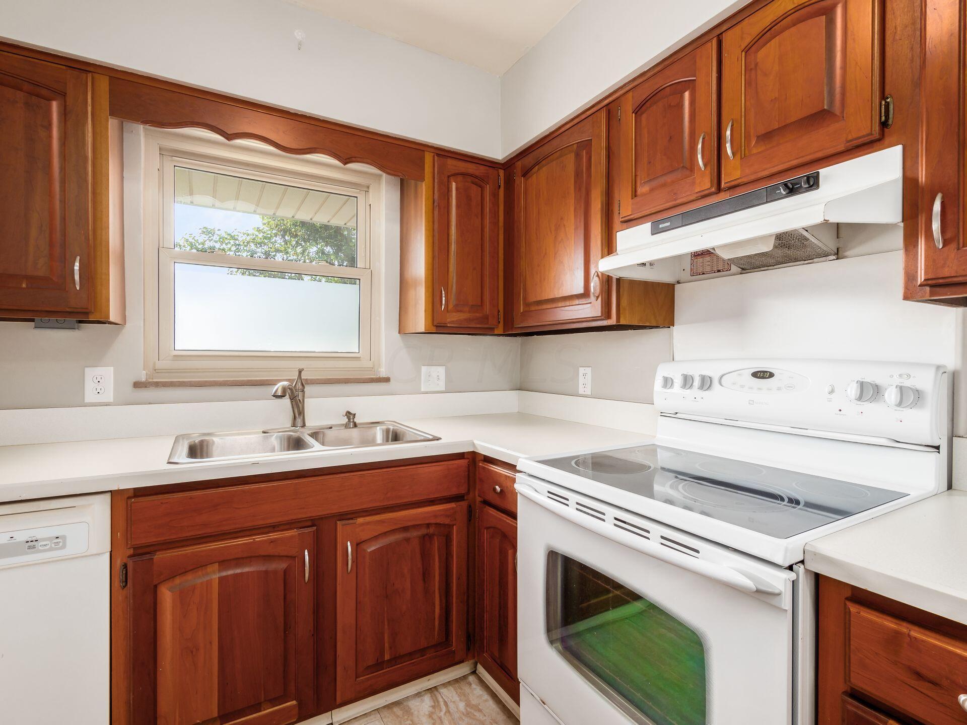 2800 Elginfield Road Columbus, OH 43220 - Photo 8 of 48