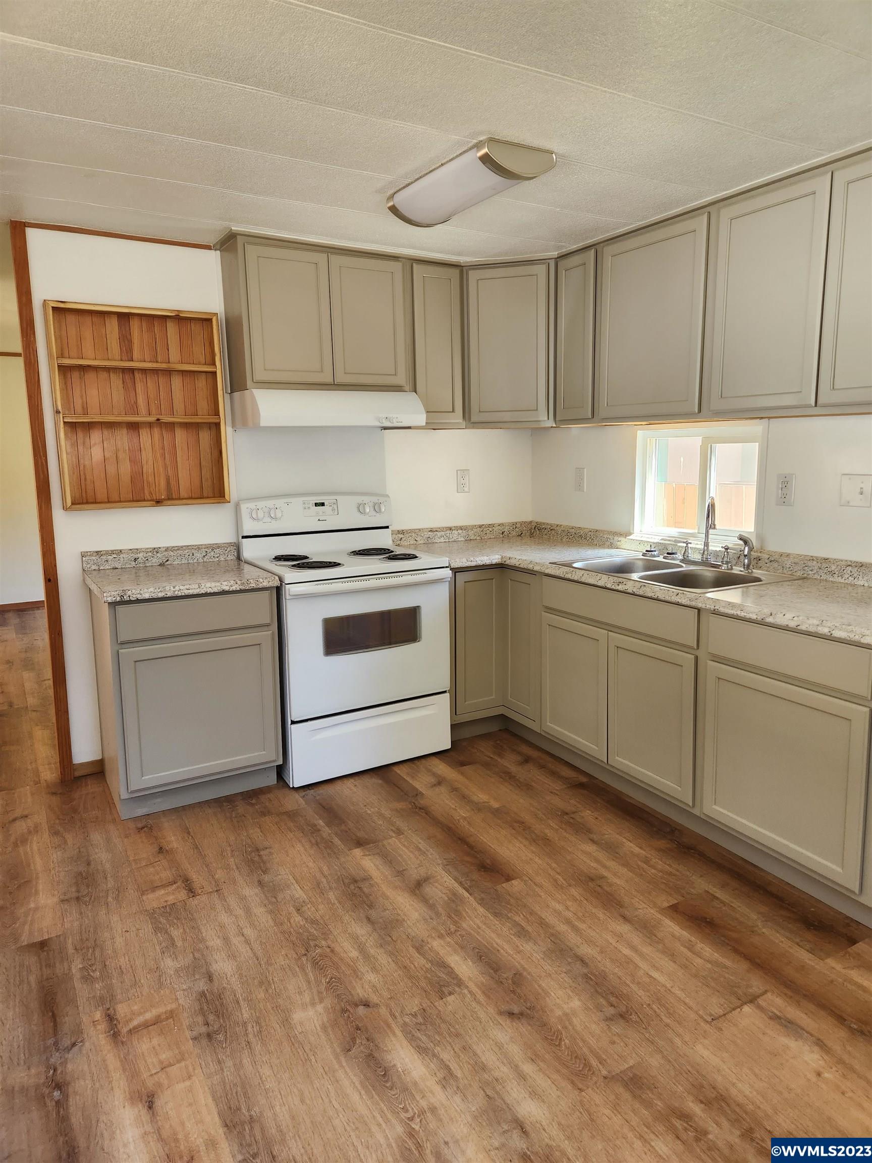 27171 Clear Lake Road, Unit 22 Eugene, OR 97402 - Photo 12 of 25