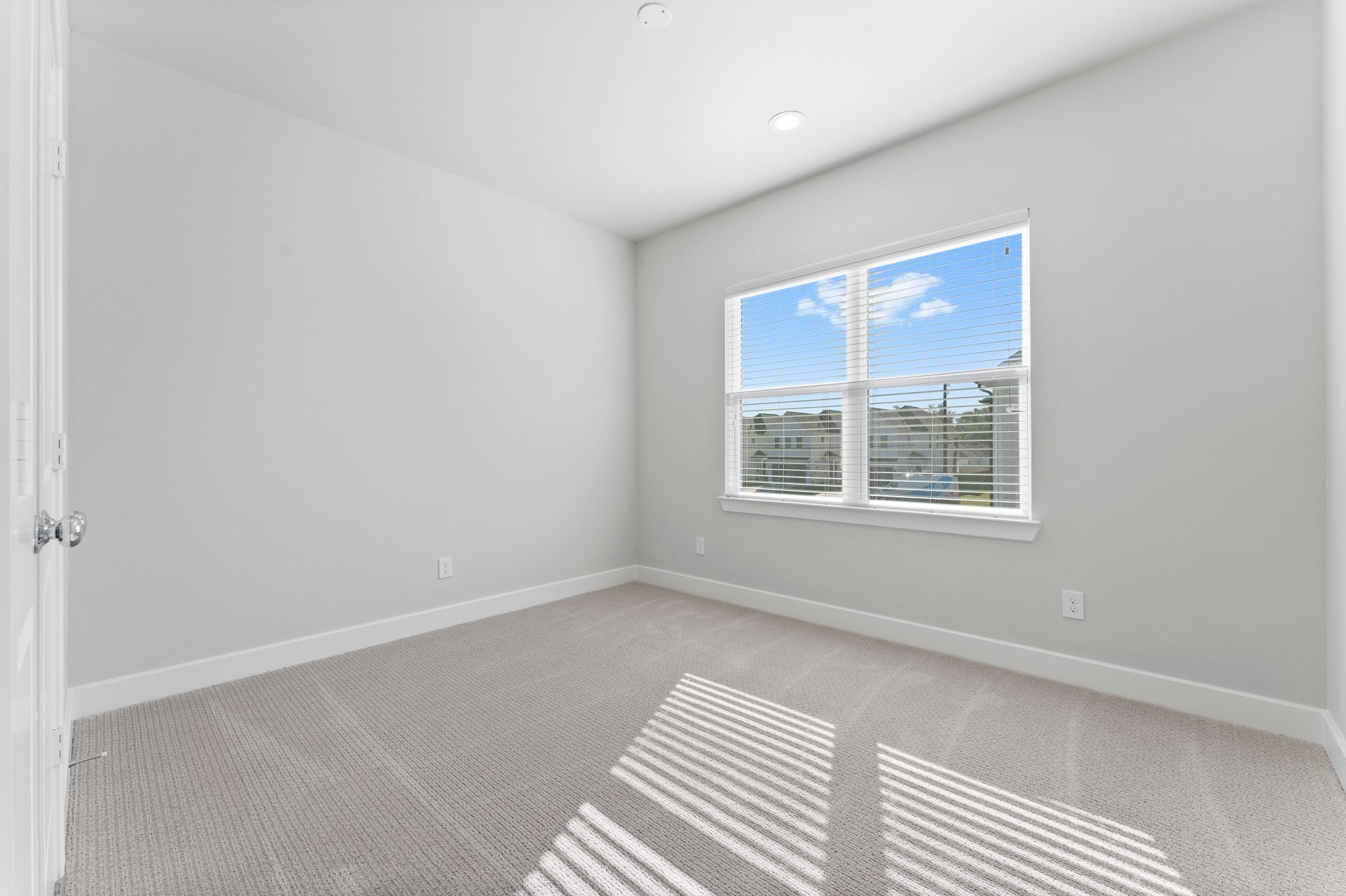 5904 Jasper Jones Way Houston, TX 77091 - Photo 15 of 37 a view of an empty room with a window