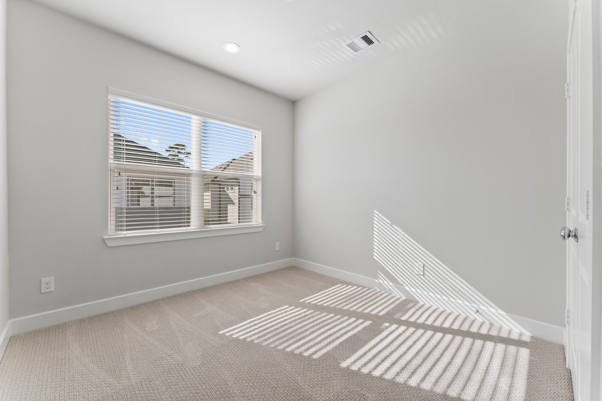 5904 Jasper Jones Way Houston, TX 77091 - Photo 18 of 37 a view of an empty room with a window