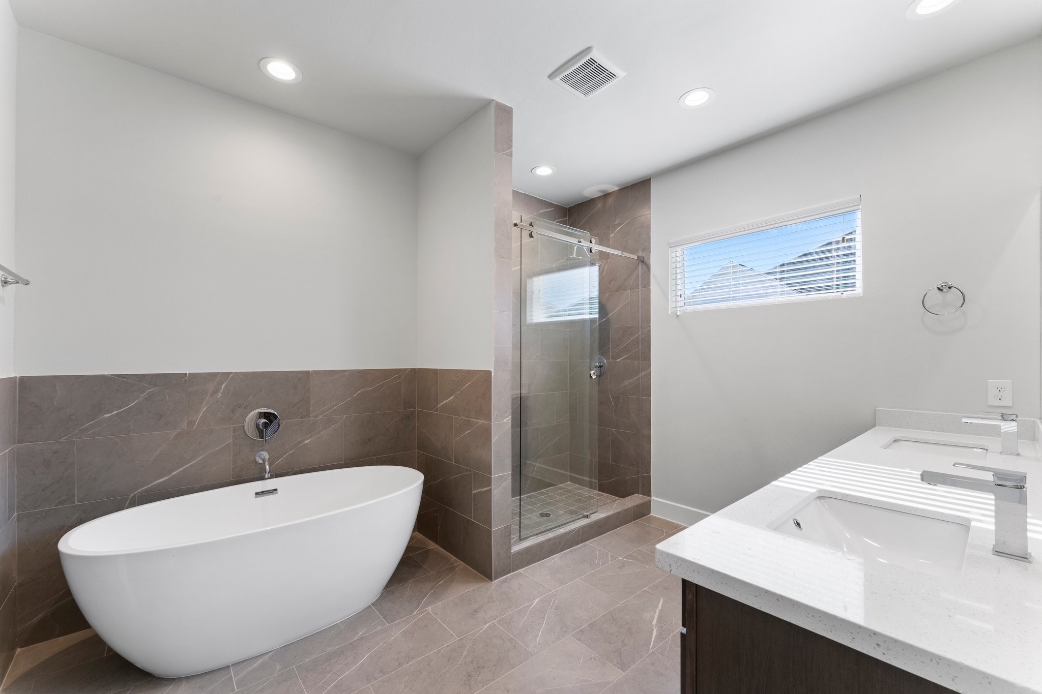 5904 Jasper Jones Way Houston, TX 77091 - Photo 26 of 37 a bathroom with a sink a toilet and shower
