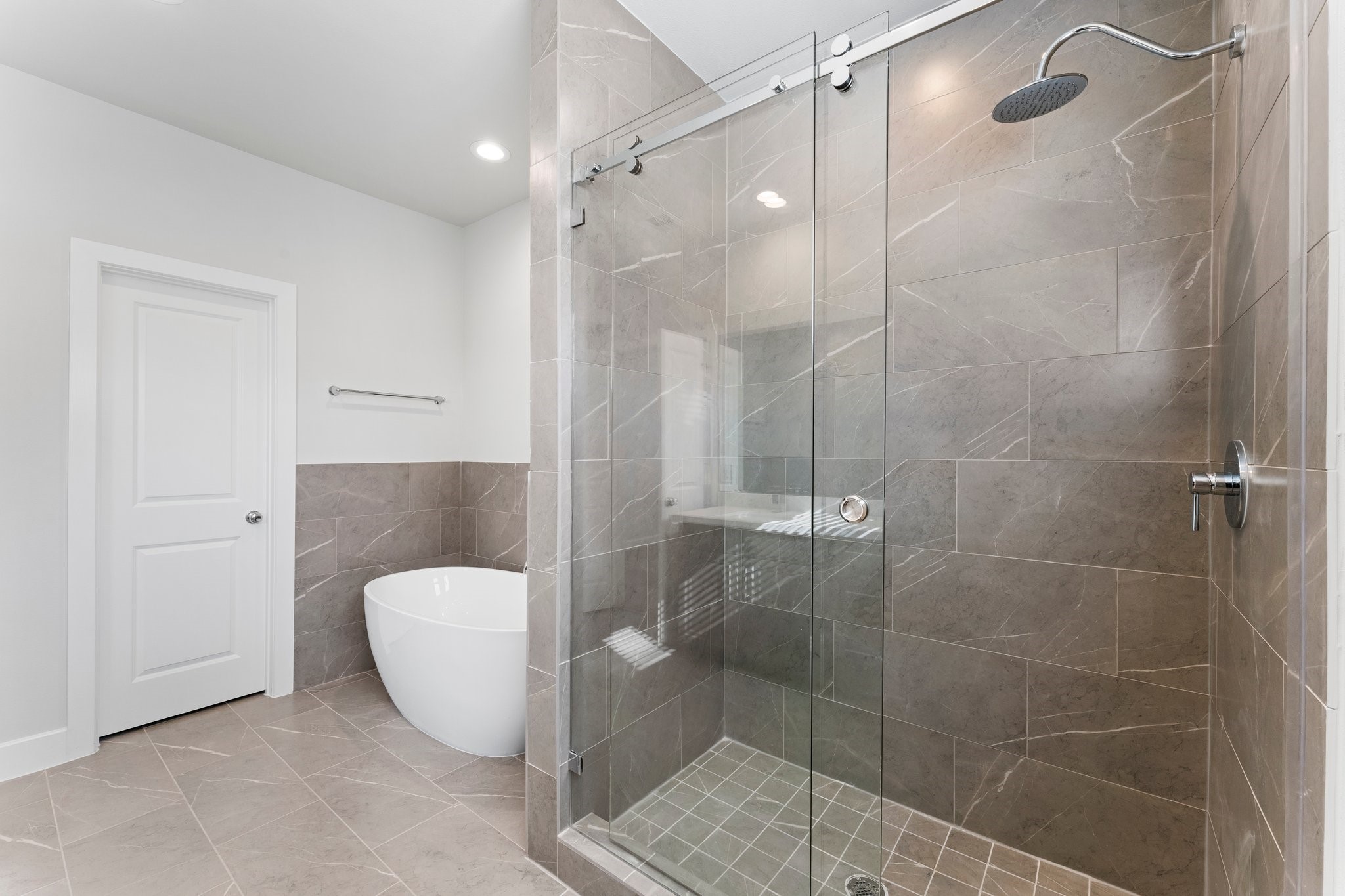 5904 Jasper Jones Way Houston, TX 77091 - Photo 28 of 37 a bathroom with a shower