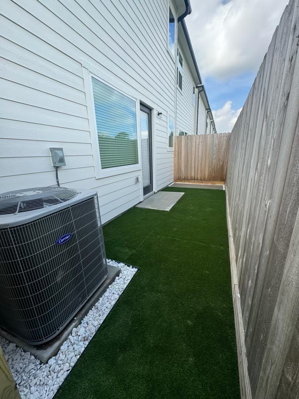 5904 Jasper Jones Way Houston, TX 77091 - Photo 37 of 37 a view of a backyard with a garden