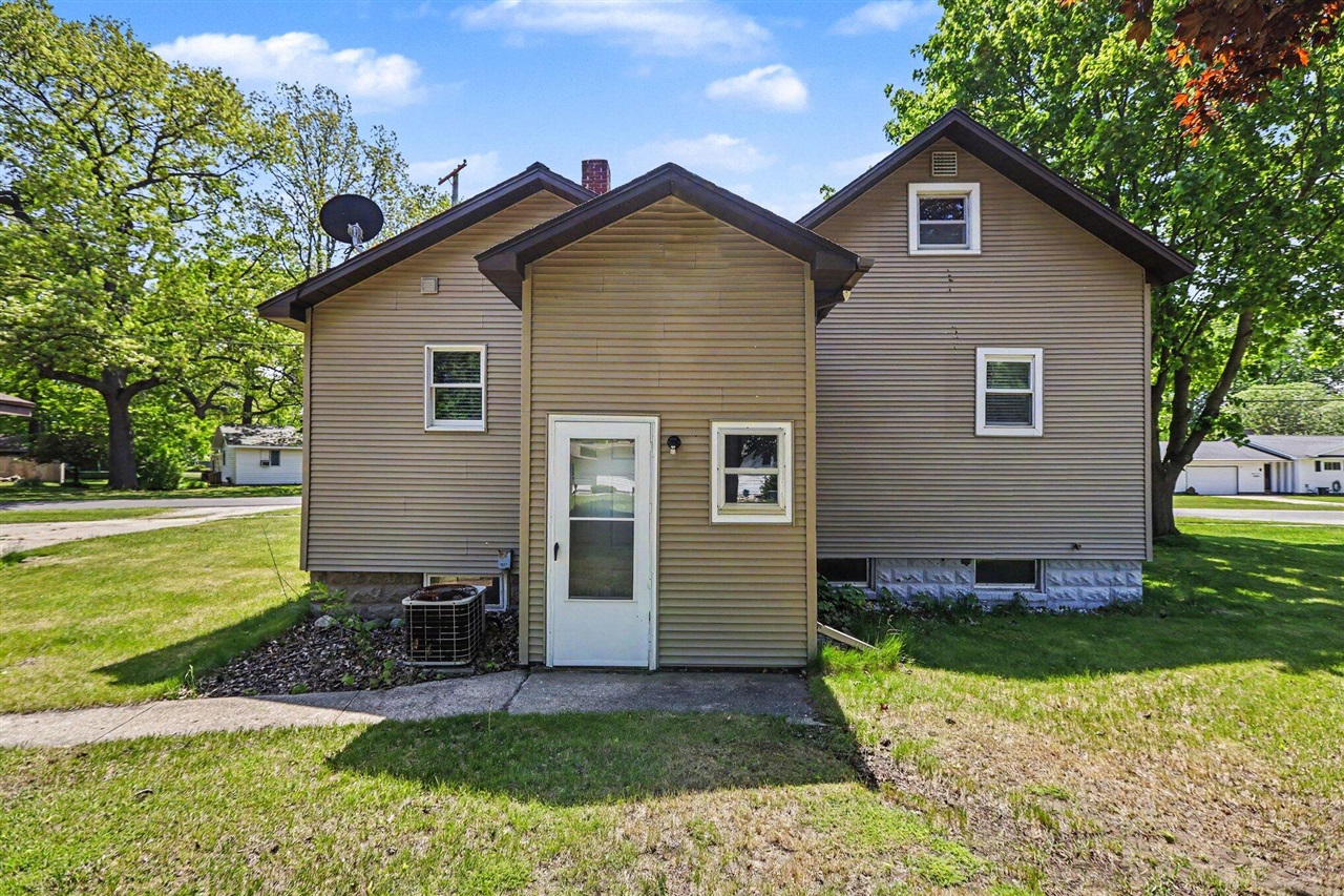 1306 27th Street Manistee, MI 49660 - Photo 14 of 17
