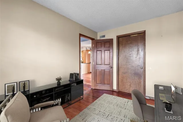 $293,750 | 1621 North 6th Street, De Soto, MO 63020