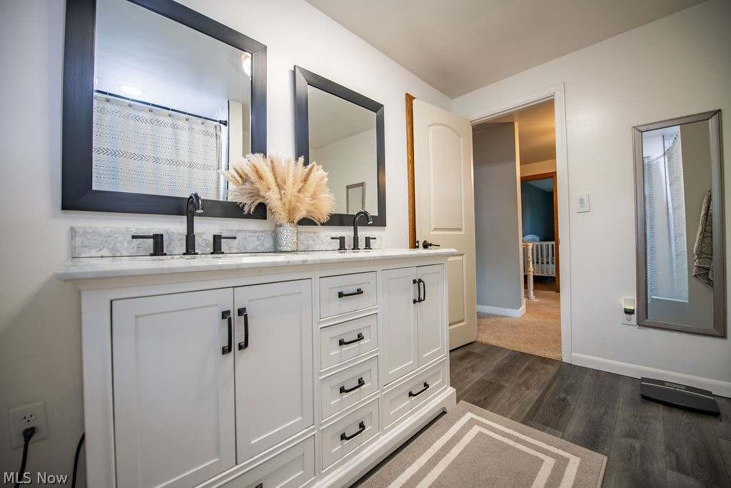 827 East 5th Street Dover, OH 44622 - Photo 25 of 38 View of full bath area on upper level featuring double vanity