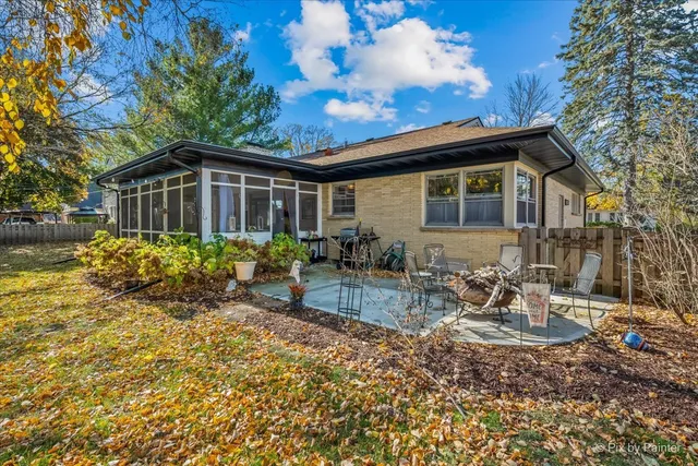 $375,000 | 369 Vincent Place, Elgin, IL 60123