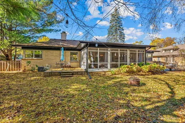 $375,000 | 369 Vincent Place, Elgin, IL 60123