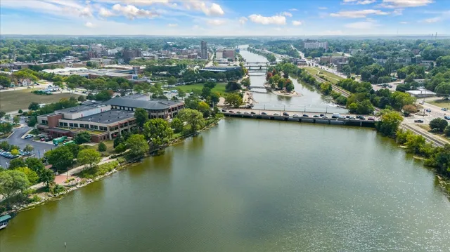 $375,000 | 369 Vincent Place, Elgin, IL 60123