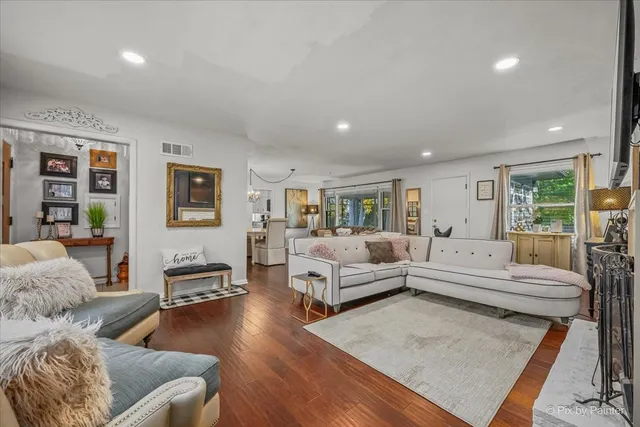 $375,000 | 369 Vincent Place, Elgin, IL 60123