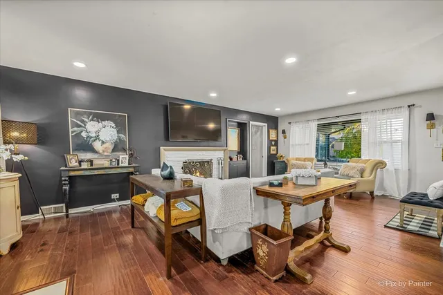 $375,000 | 369 Vincent Place, Elgin, IL 60123