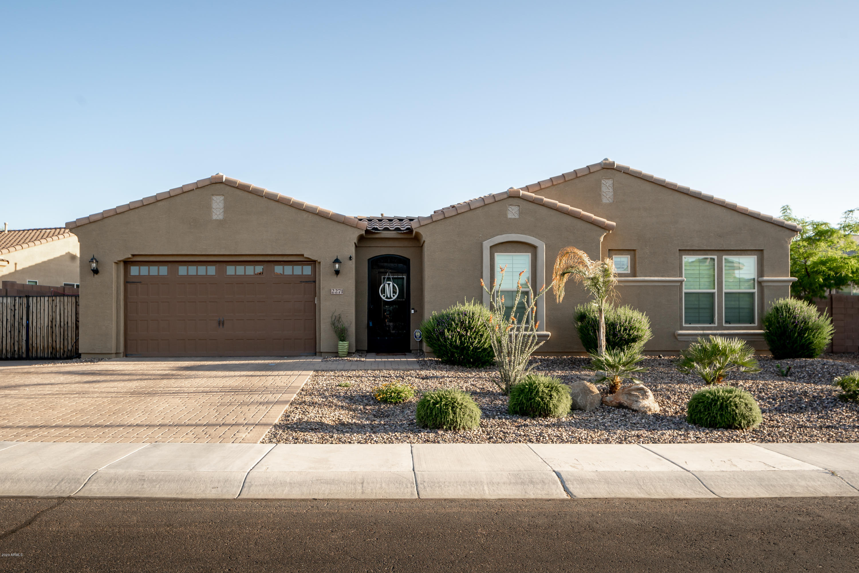 2271 East Saddlebrook Road Gilbert, AZ 85298 - Photo 2 of 33 20200427-DSC02213
