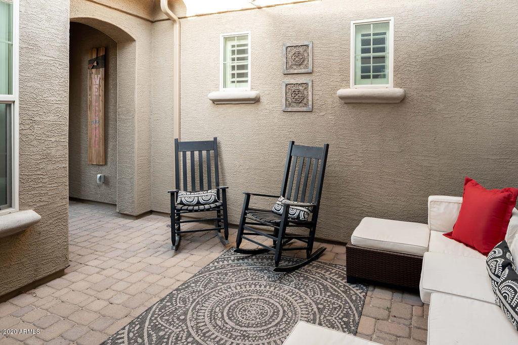 2271 East Saddlebrook Road Gilbert, AZ 85298 - Photo 5 of 33 20200427-DSC02206