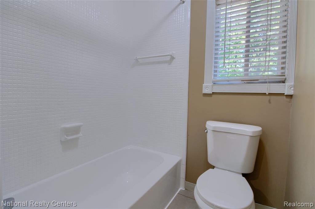 16547 Middlebelt Road, Unit 6 Livonia, MI 48154 - Photo 21 of 29