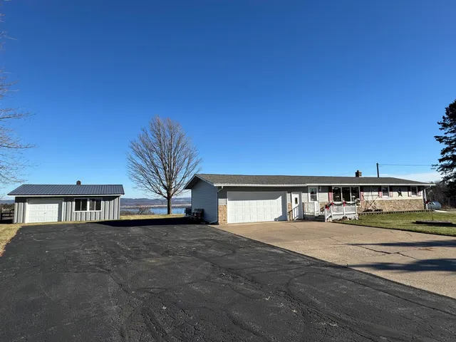 $410,000 | 32158 County Road 1, La Crescent, MN 55947