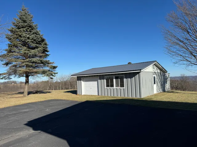 $410,000 | 32158 County Road 1, La Crescent, MN 55947