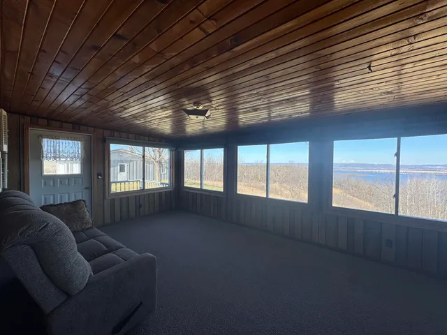 $410,000 | 32158 County Road 1, La Crescent, MN 55947