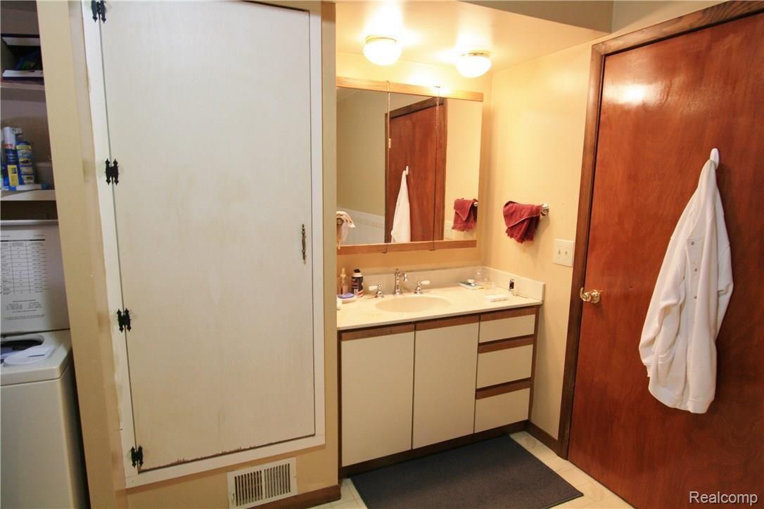 6547 Richfield Road Flint, MI 48506 - Photo 16 of 24 Richfield 027.JPG