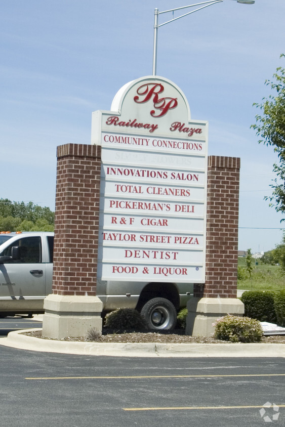 535 Fairway Drive Naperville, IL 60563 - Photo 3 of 3