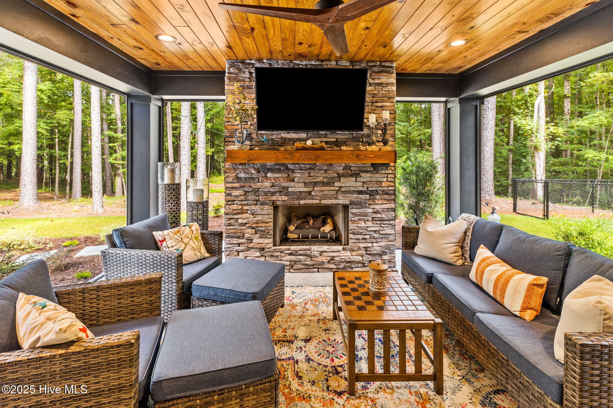 37 Gables Road New Bern, NC 28562 - Photo 20 of 29 Screened Porch