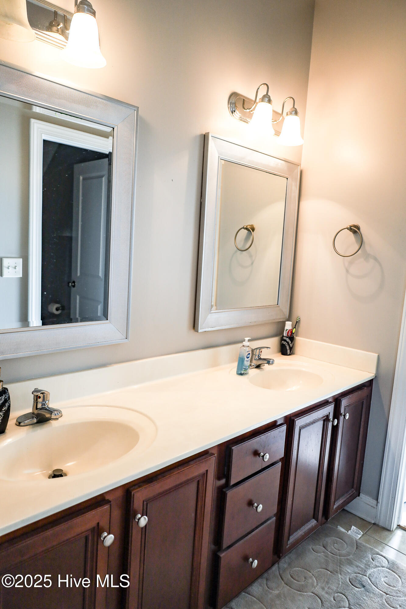 201 River Winding Road Jacksonville, NC 28540 - Photo 41 of 52 “Jack & Jill” bathroom