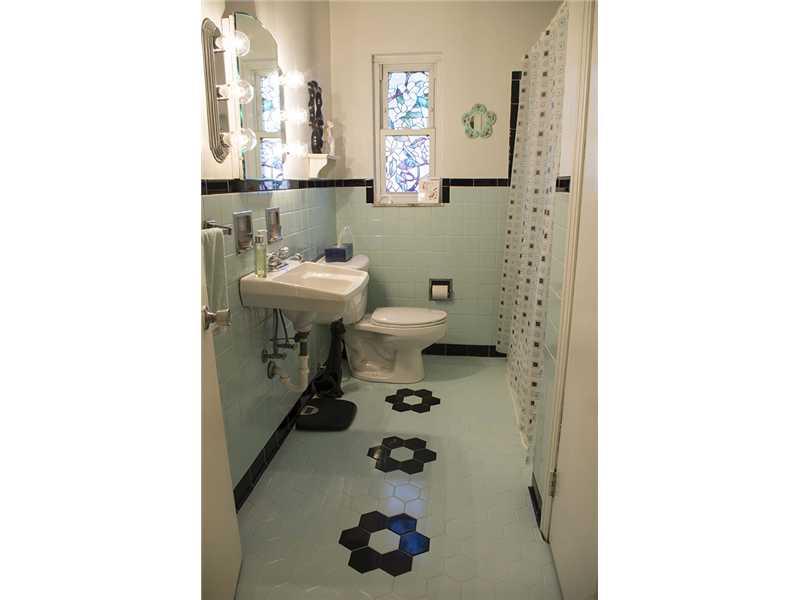 5400 McAnulty Road Baldwin, PA 15236 - Photo 8 of 16 Full Bath.