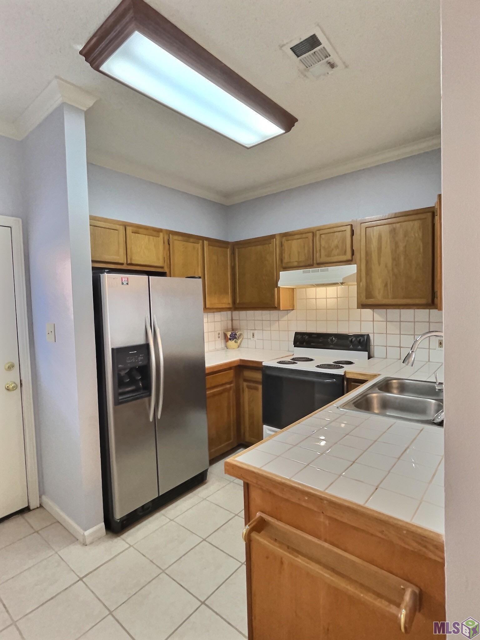 2811 South Roth Avenue, Unit 16A Gonzales, LA 70737 - Photo 3 of 12 Gallery Image 3