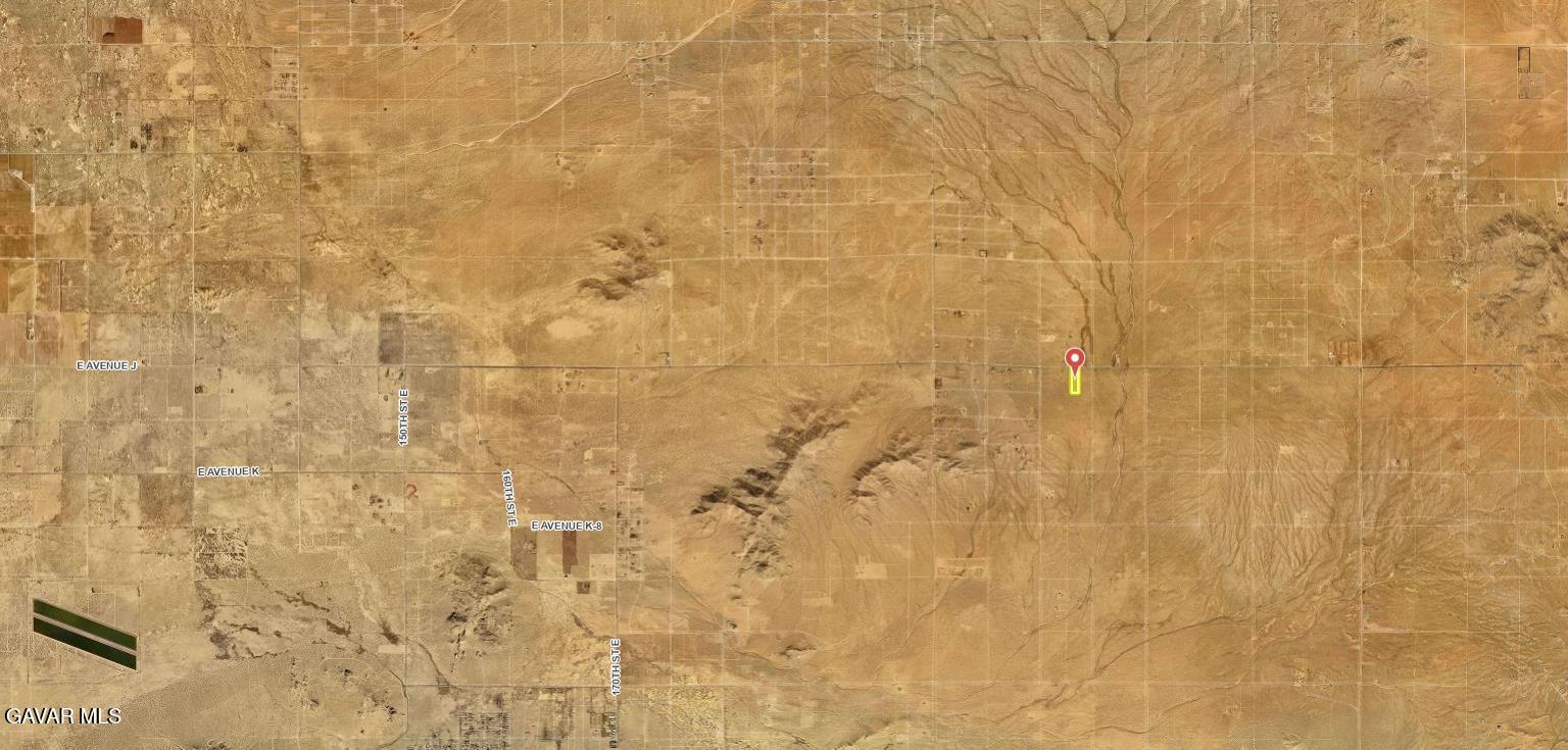 J Avenue East Lancaster, CA 93535 - Photo 14 of 18 a bathroom with a shower