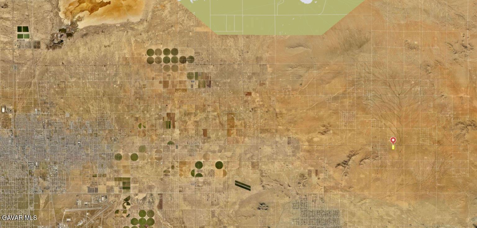 J Avenue East Lancaster, CA 93535 - Photo 17 of 18 a bathroom with a shower