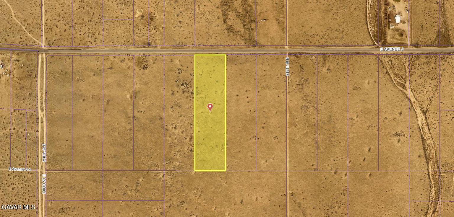 J Avenue East Lancaster, CA 93535 - Photo 2 of 18 a bathroom with a shower