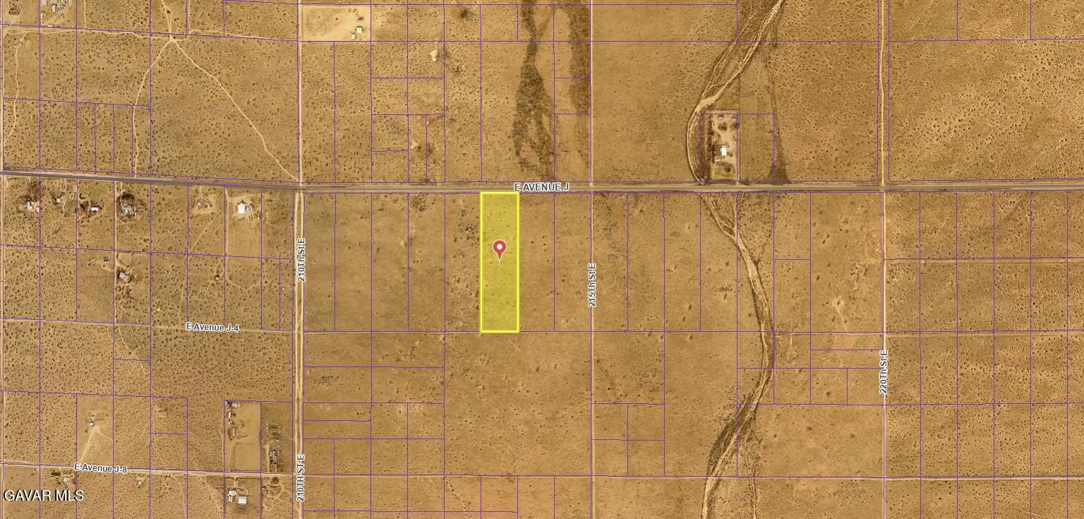 J Avenue East Lancaster, CA 93535 - Photo 9 of 18 a bathroom with a shower