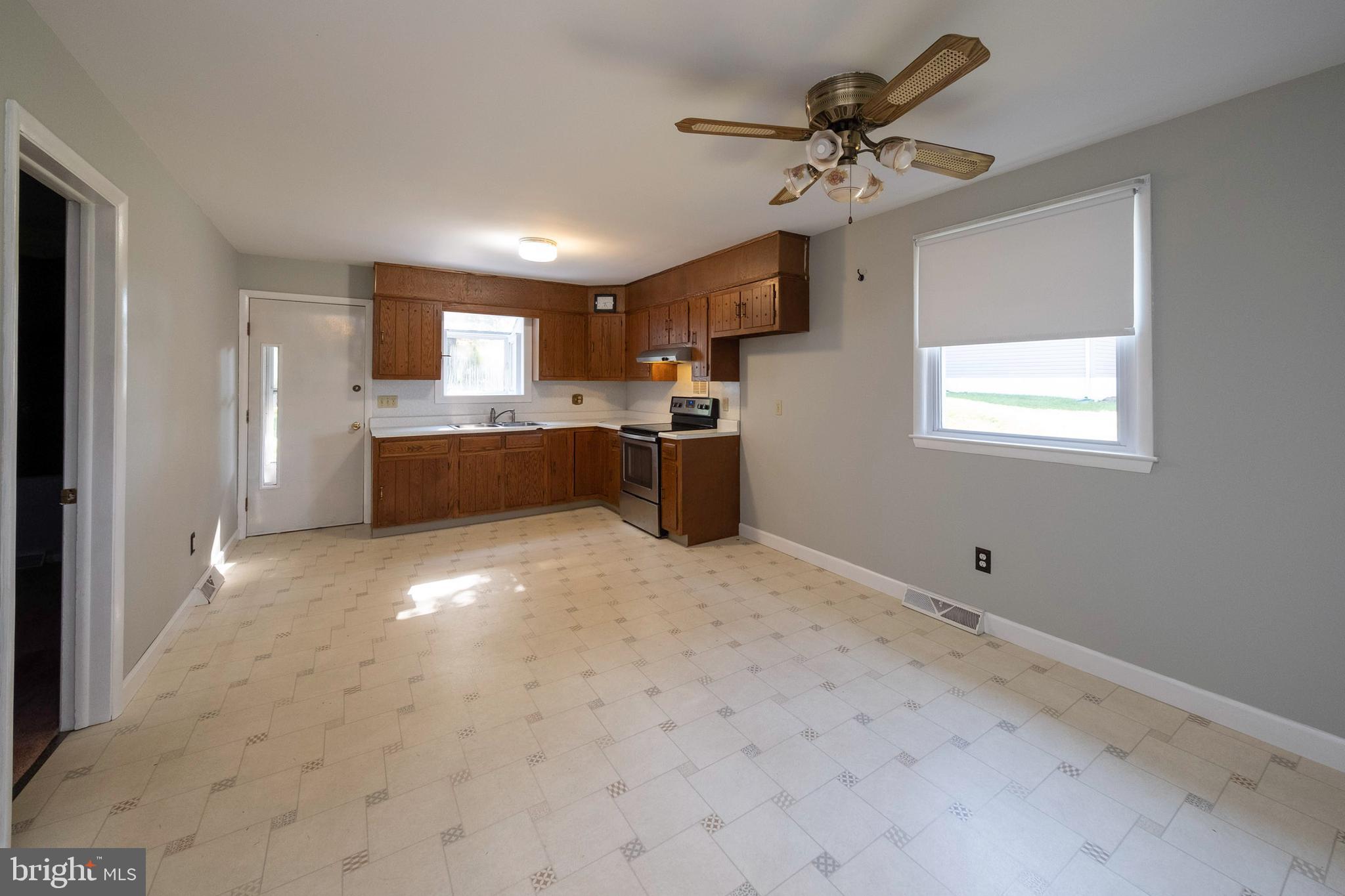 932 Highwood Avenue Reading, PA 19607 - Photo 12 of 21 Gallery Image 12