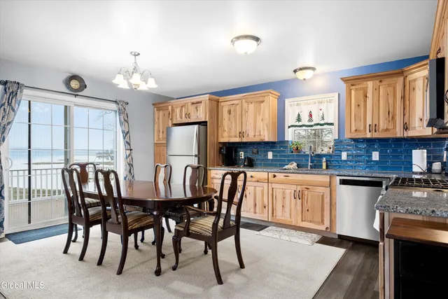 $799,900 | 121 Friendship Drive, Broadalbin, NY 12025