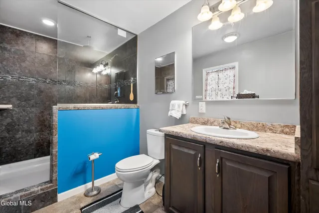 $799,900 | 121 Friendship Drive, Broadalbin, NY 12025