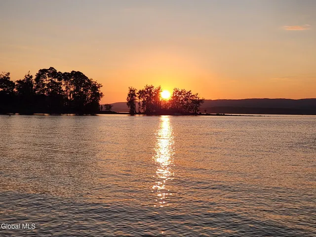 $799,900 | 121 Friendship Drive, Broadalbin, NY 12025