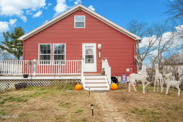 $799,900 | 121 Friendship Drive, Broadalbin, NY 12025