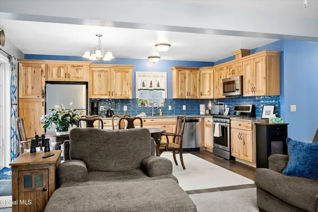 $799,900 | 121 Friendship Drive, Broadalbin, NY 12025