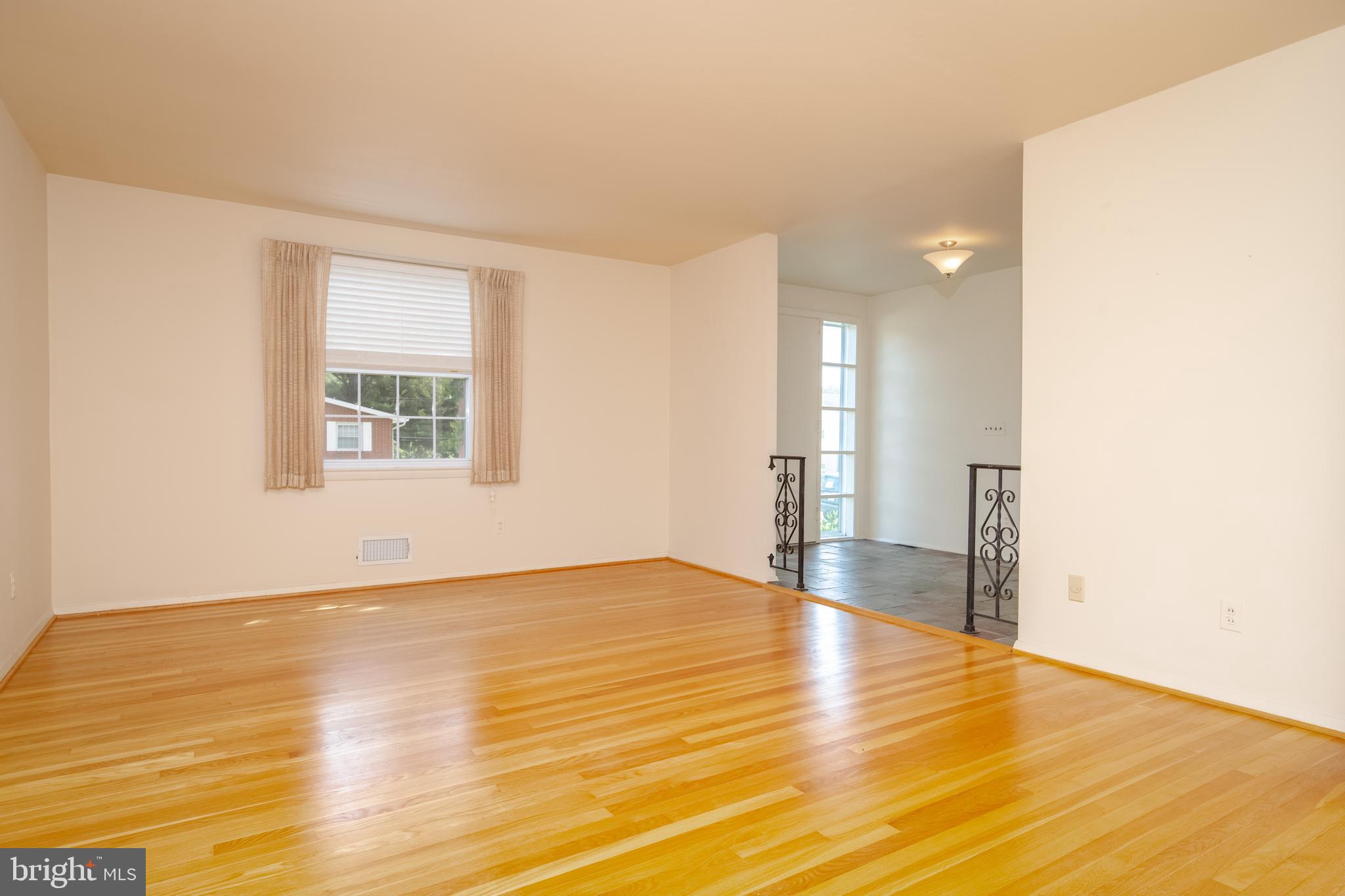 8904 Parlo Road Nottingham, MD 21236 - Photo 4 of 48 Living Room