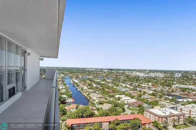a living room with lots of tables and chairs