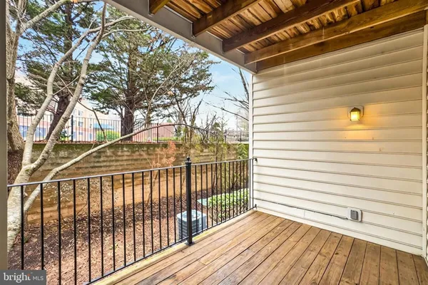 $549,000 | 1520 Northern Neck Drive, Unit 101, Vienna, VA 22182