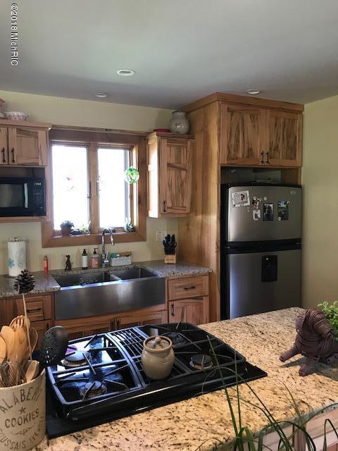 7085 Territorial Road Benton Harbor, MI 49022 - Photo 3 of 18 IMG_2995
