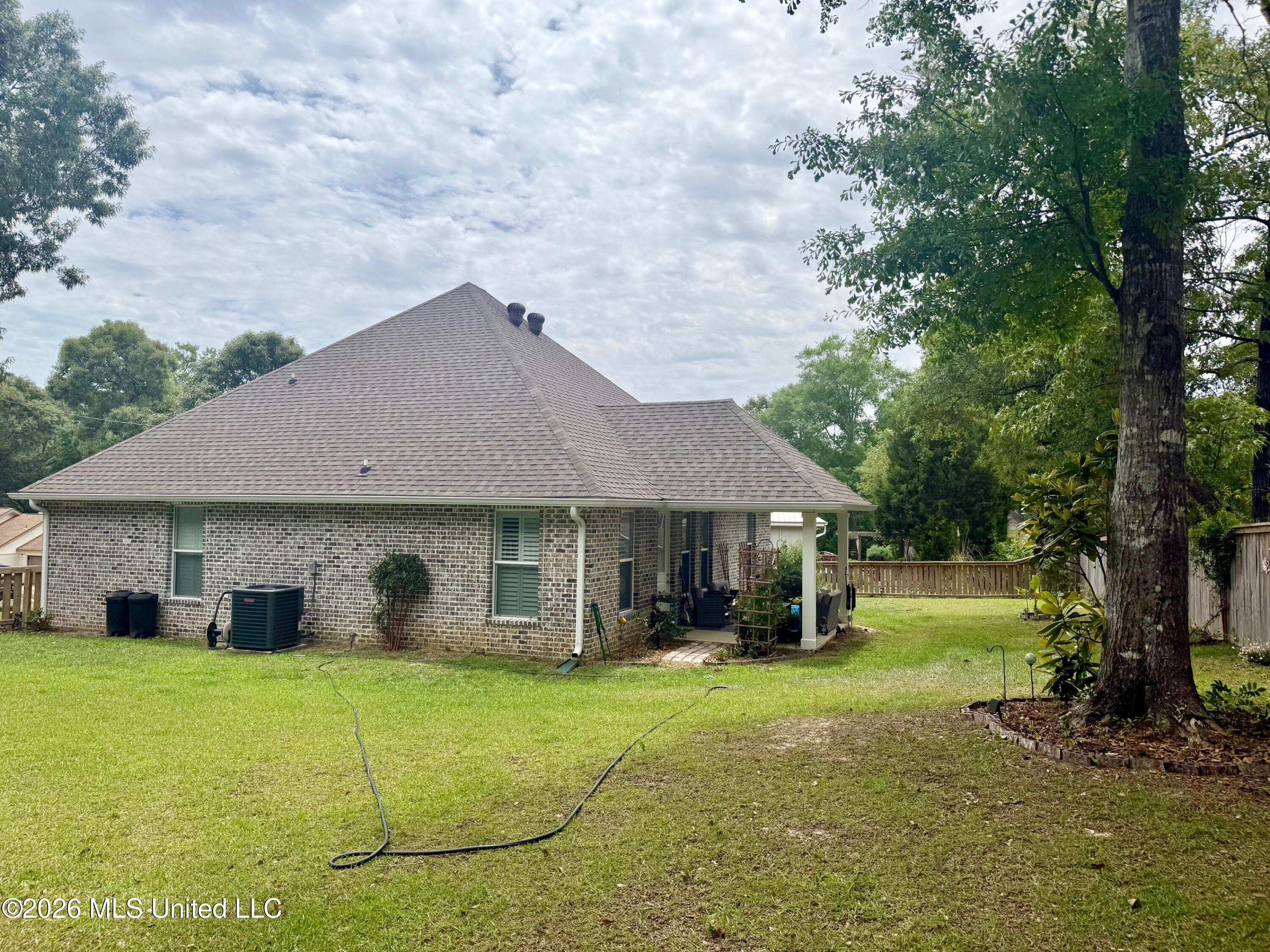 886 Maili Place Diamondhead, MS 39525 - Photo 2 of 27 886 18