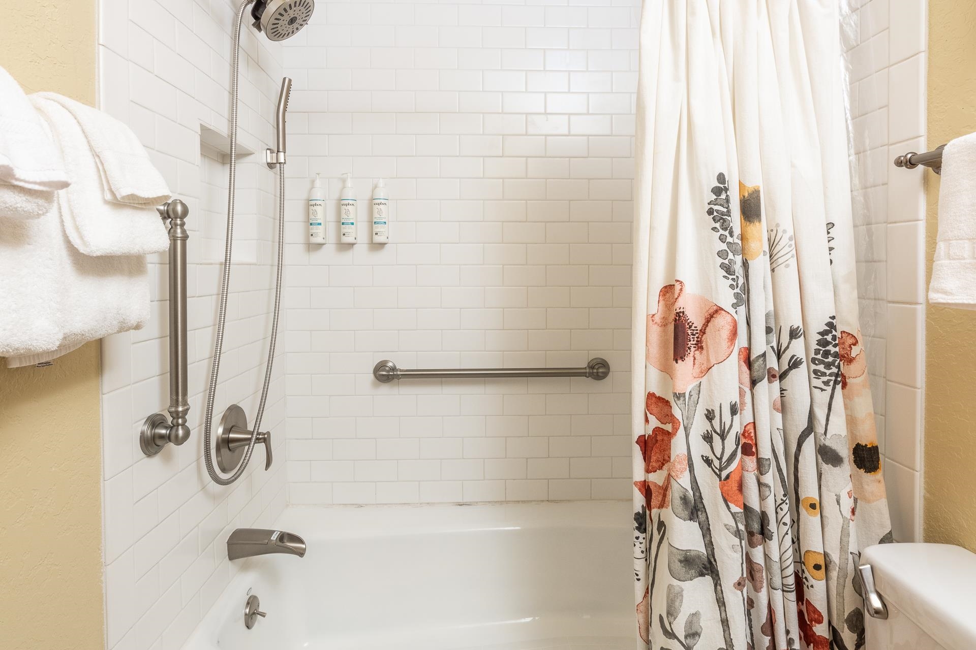 153 Lake Mary Road, Unit 29 Mammoth Lakes, CA 93546 - Photo 19 of 44 a bathroom with a shower