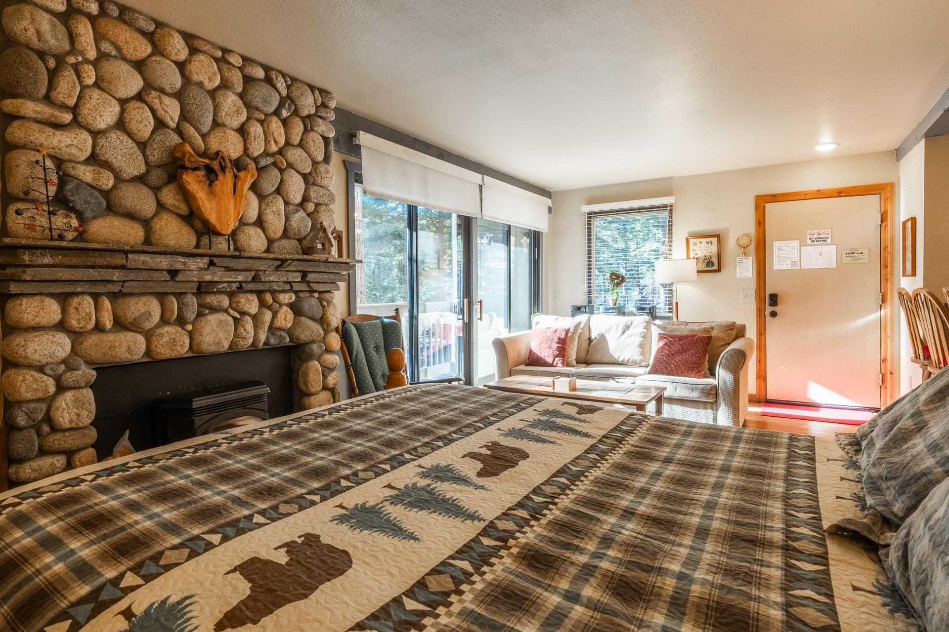 153 Lake Mary Road, Unit 29 Mammoth Lakes, CA 93546 - Photo 7 of 44 a bedroom with a bed and a window