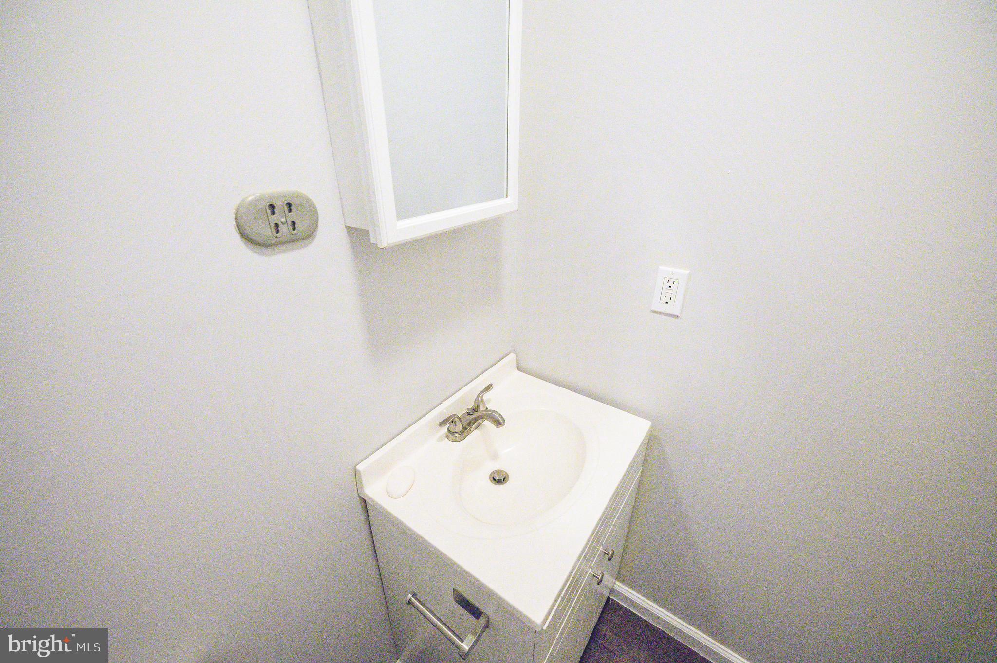 6032 Walnut Street Philadelphia, PA 19139 - Photo 13 of 36 Half Bath