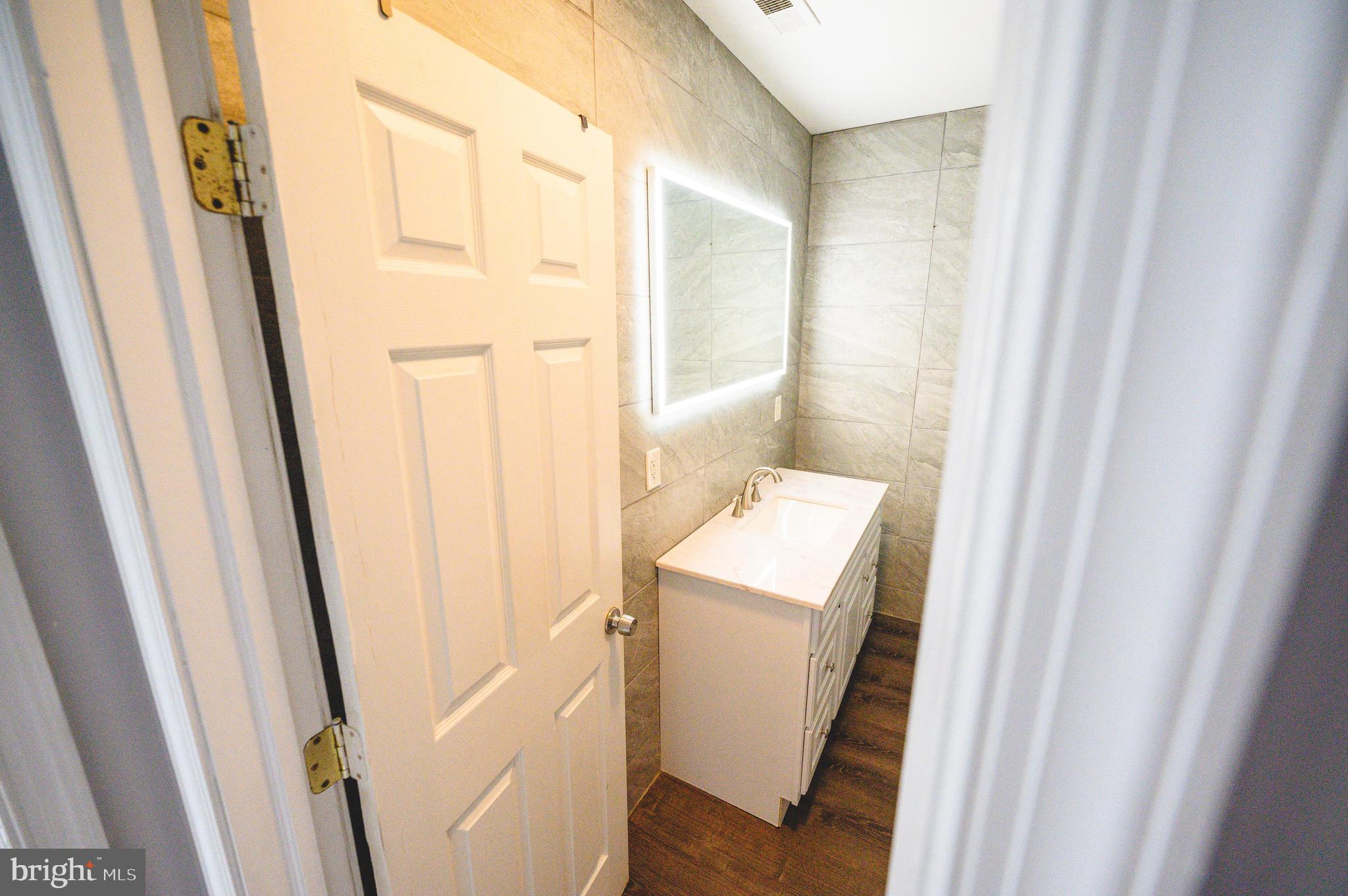 6032 Walnut Street Philadelphia, PA 19139 - Photo 15 of 36 Main Bathroom