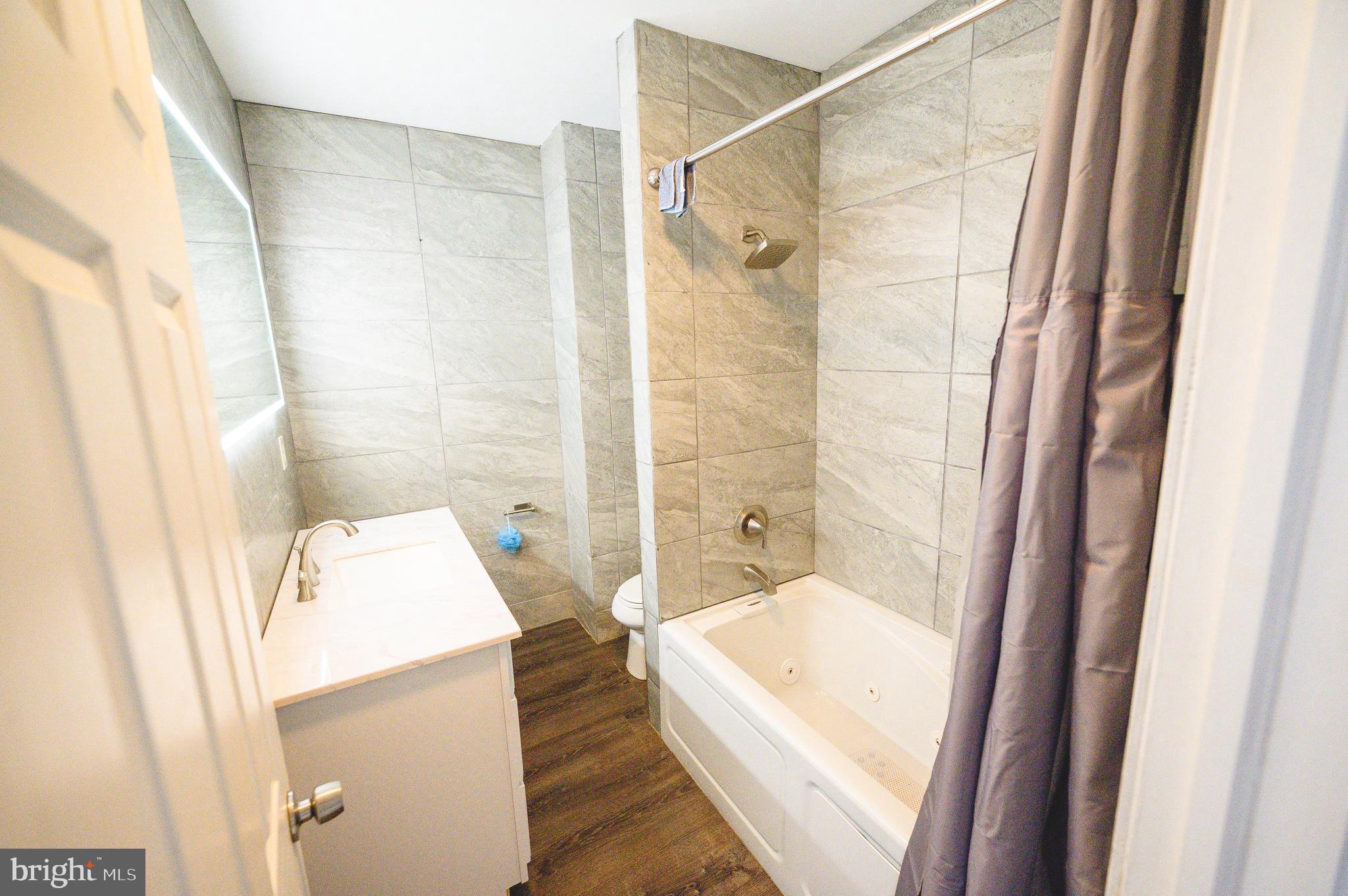 6032 Walnut Street Philadelphia, PA 19139 - Photo 16 of 36 Main Bathroom